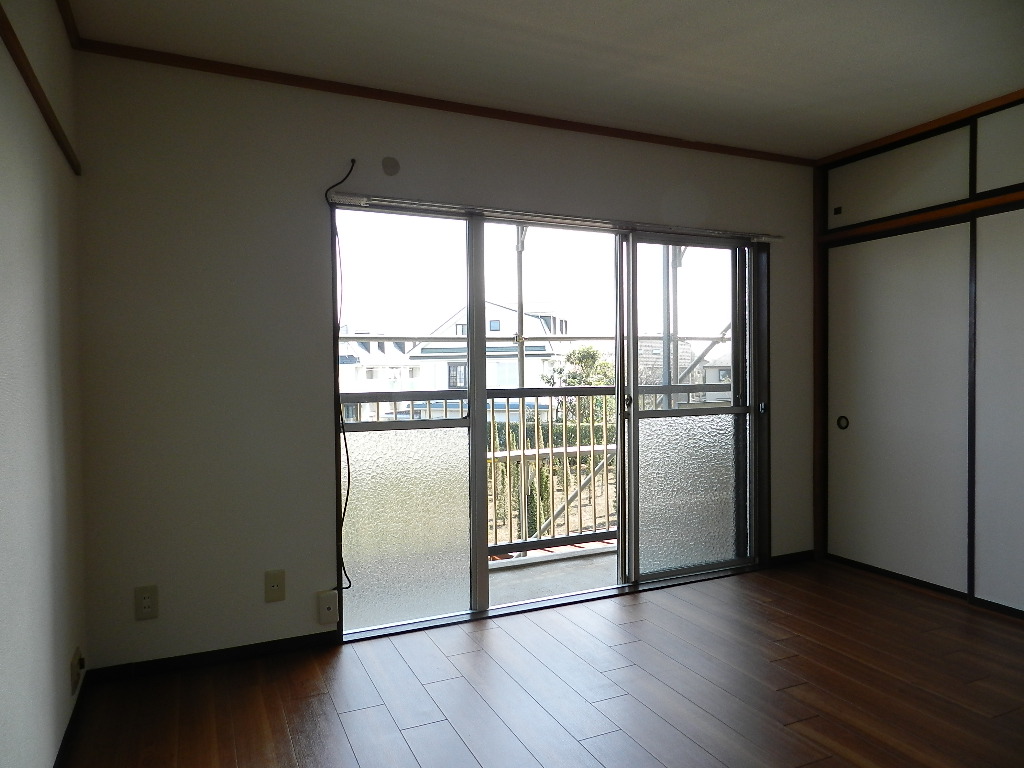 Living and room. Western-style 6 Pledge