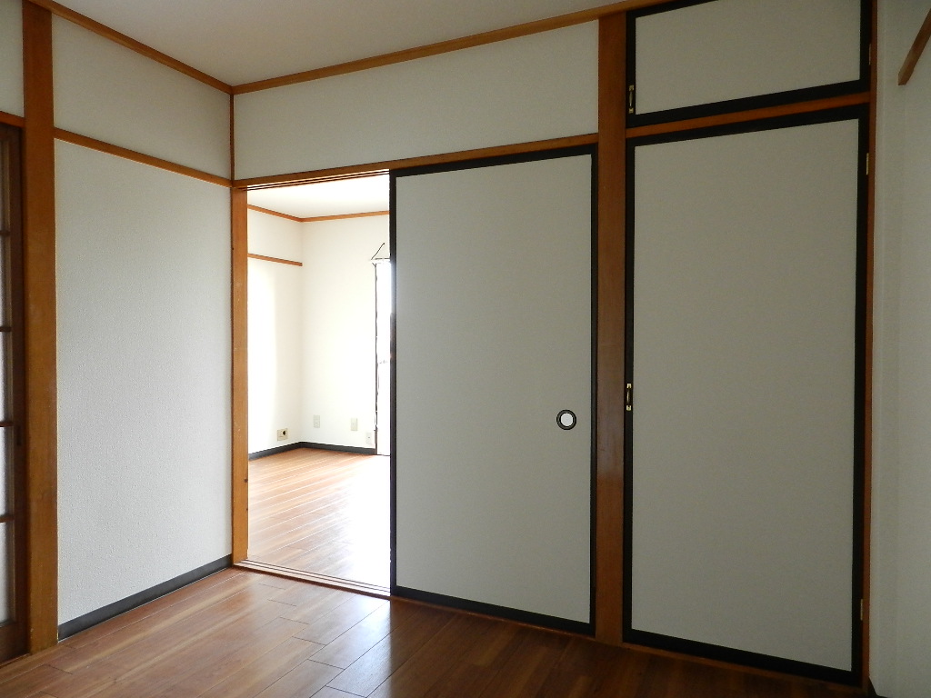 Other room space. Western-style 4.5 Pledge