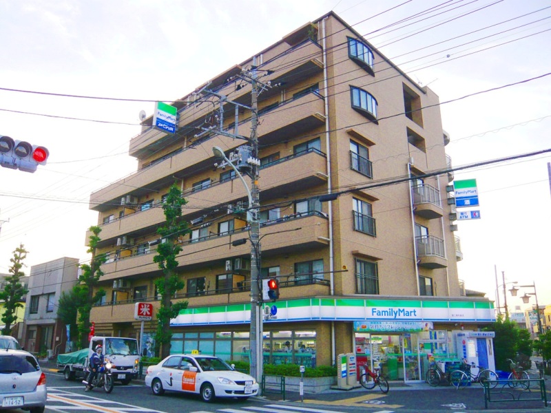 Convenience store. FamilyMart Komae Higashiizumi store up (convenience store) 296m
