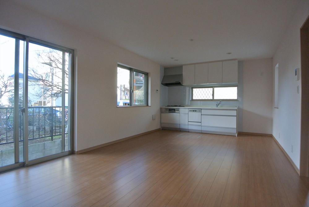 Living. Selling local