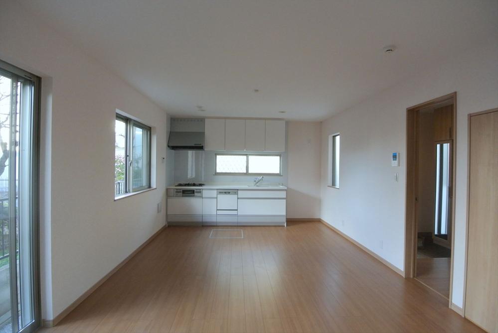 Living. Selling local