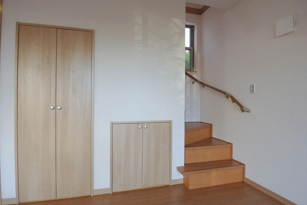 Living. Selling local