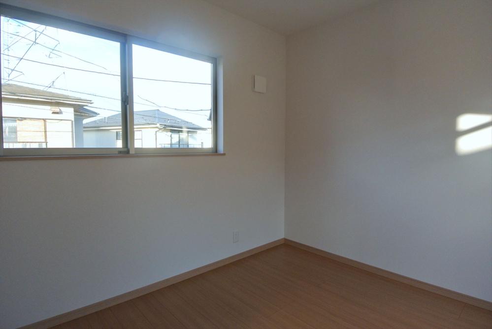 Non-living room. Selling local