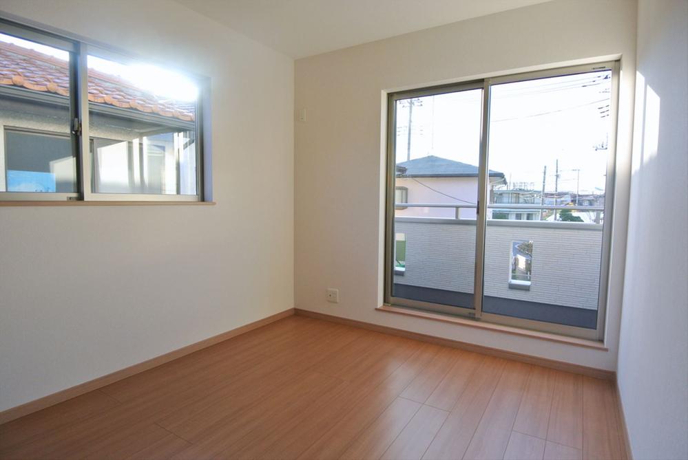 Non-living room. Selling local