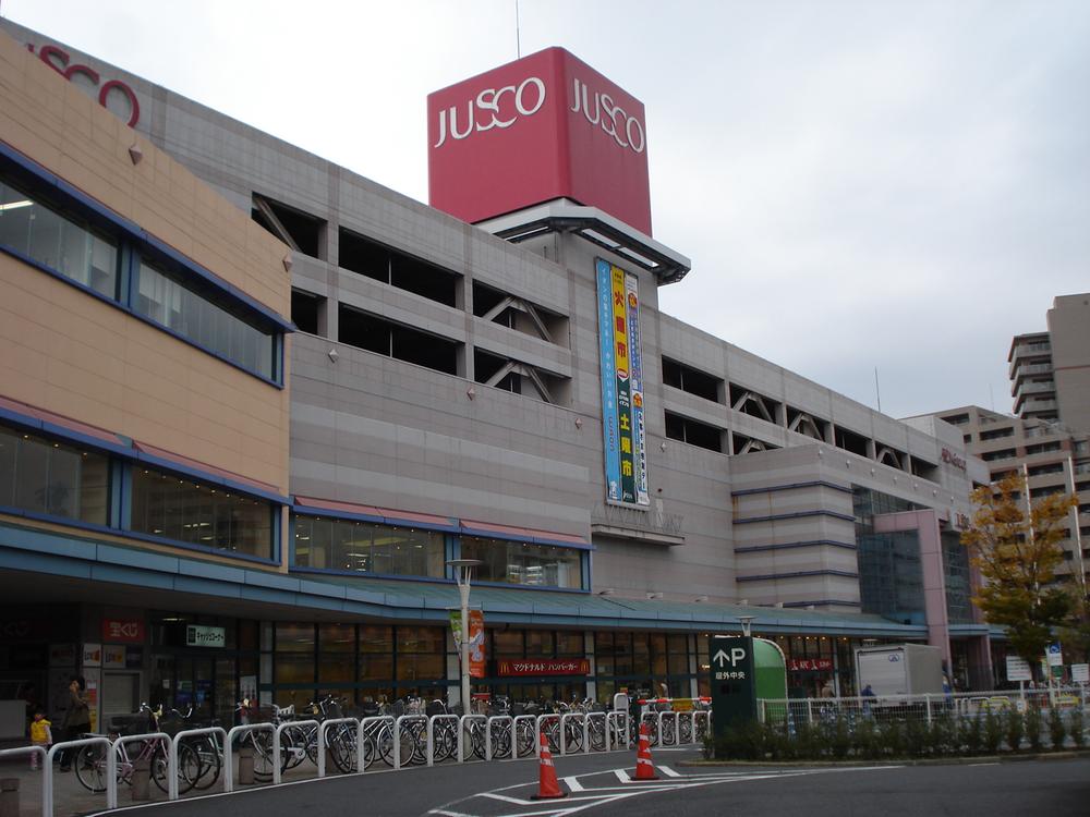 Shopping centre. Jusco up to 400m