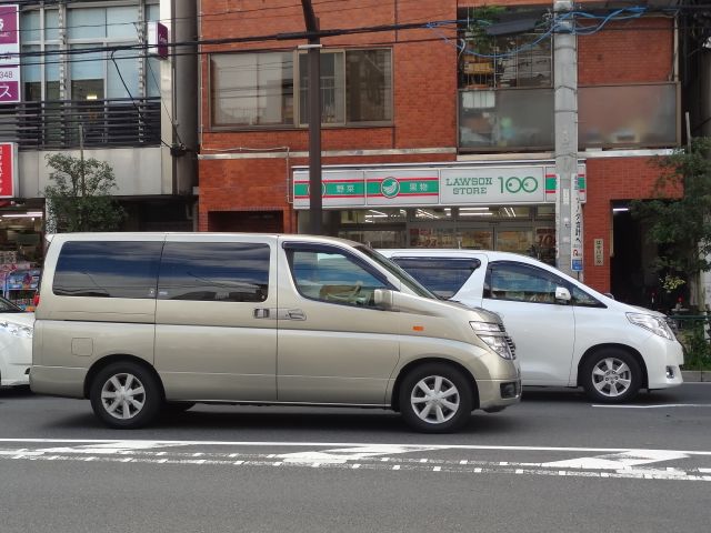 Convenience store. Store up to 100 (convenience store) 180m