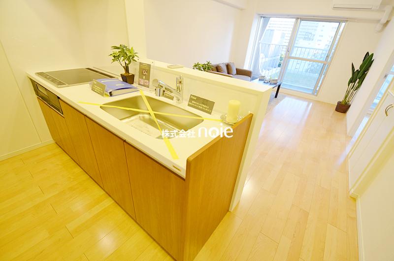 Kitchen. ~ In fact, please check ~  ◆ Spacious open kitchen  ◆ Water purifier integrated faucet.