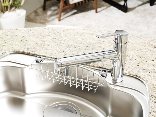 Kitchen.  [Water purifier integrated shower faucet] In pull-out in which the nozzle is extended, You can clean up every nook and corner of the sink.  ※ When replacing the cartridge costs will occur.