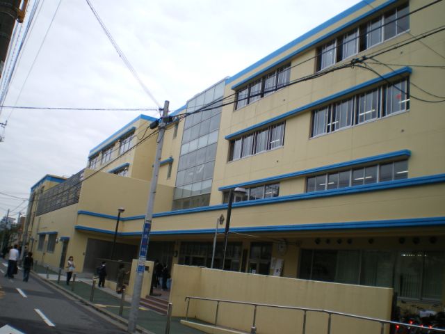 Junior high school. Ward Bunka 880m up to junior high school (junior high school)