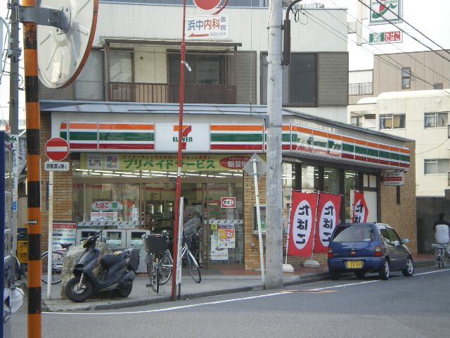 Convenience store. 260m to Seven-Eleven (convenience store)