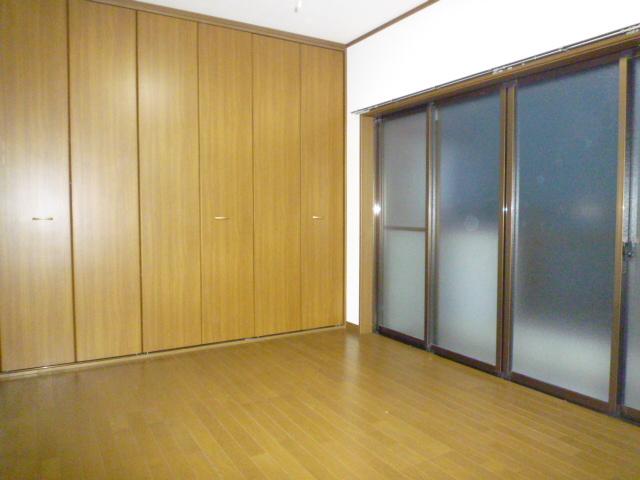 Other room space. Flooring