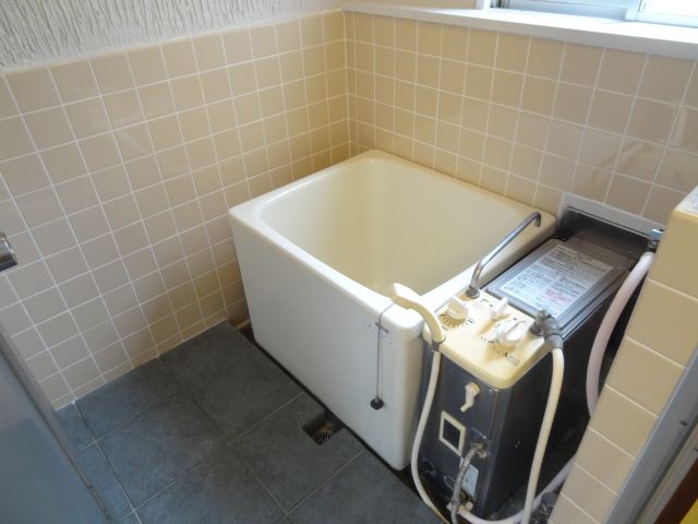 Bath. Possible reheating because the balance kettle