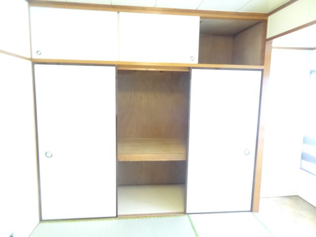 Washroom. There closet in Japanese-style room