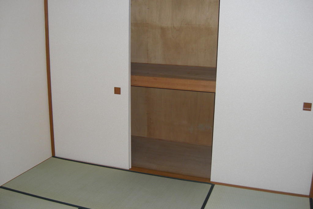 Living and room. Closet Japanese-style room