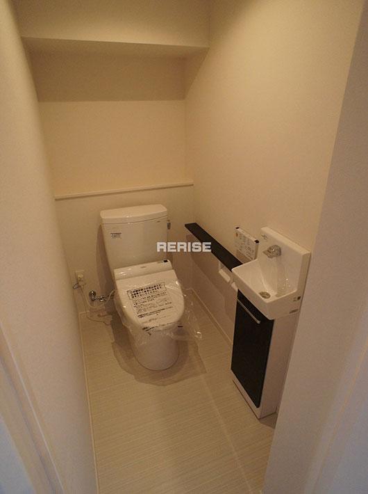 Toilet. 8 floor toilet