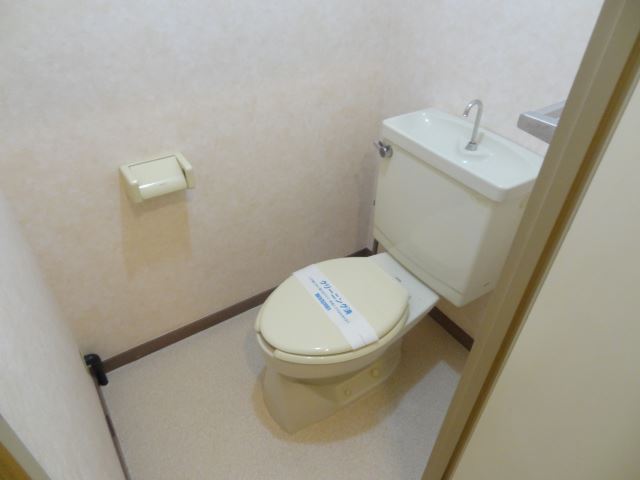 Toilet. Popular bus ・ Restroom