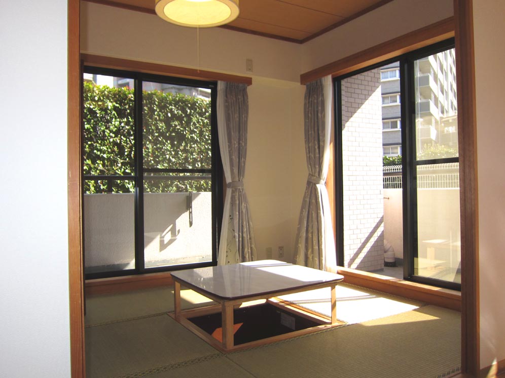 Living and room. Japanese-style room (digging your stand)