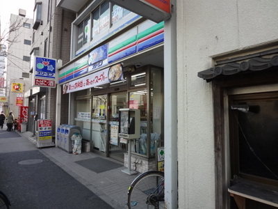 Convenience store. Three F Koto Sarue store up (convenience store) 7m