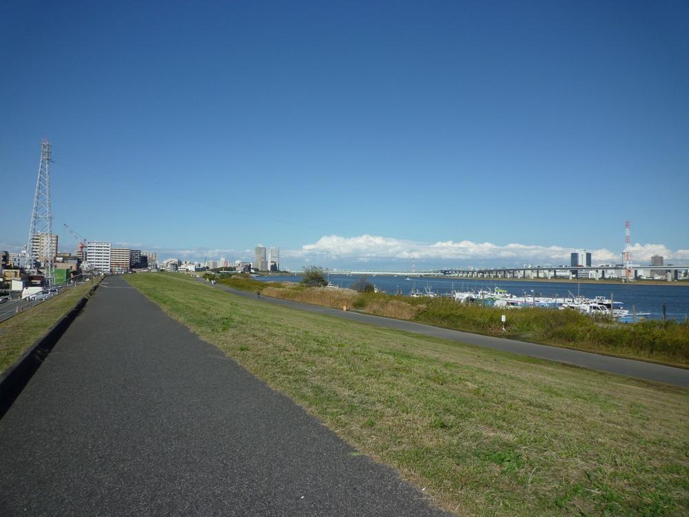 Other. A 1-minute walk from the ward Arakawa Sunamachi waterfront park (about 80m)