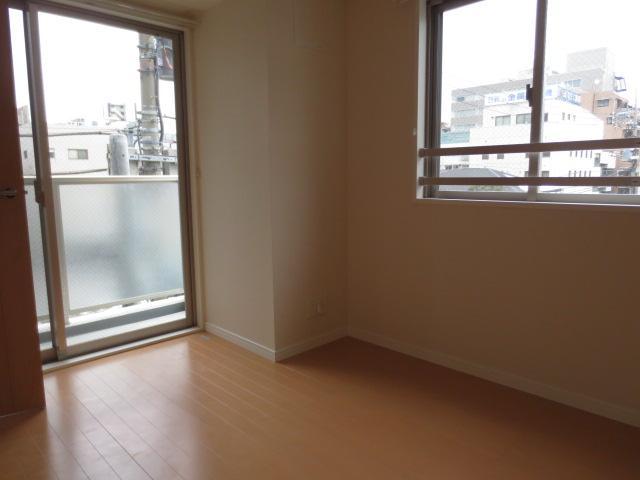 Other room space. Western-style LDK (corner room, Window there)