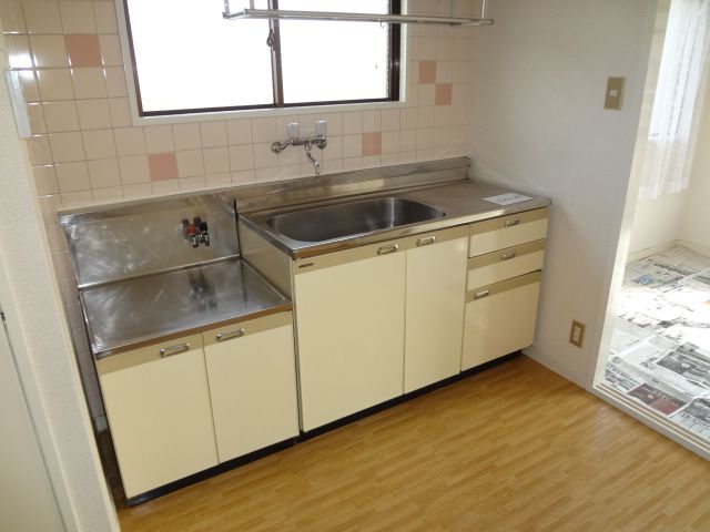 Kitchen. Gas stove installation Allowed