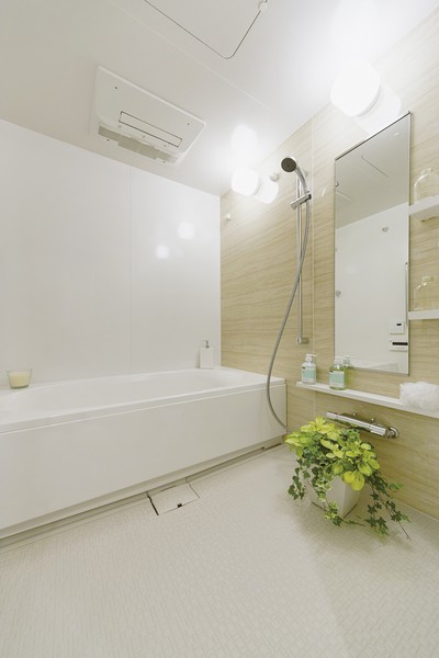 Spacious bathroom of 1.6m × 1.8m
