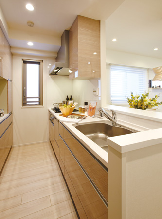 Kitchen.  [kitchen] Bright and airy kitchen. Kitchen windows enhance the lighting and breathability, And bright with clean space. Or cook while the family conversation at the counter kitchen of face-to-face, Catering will also be smooth.
