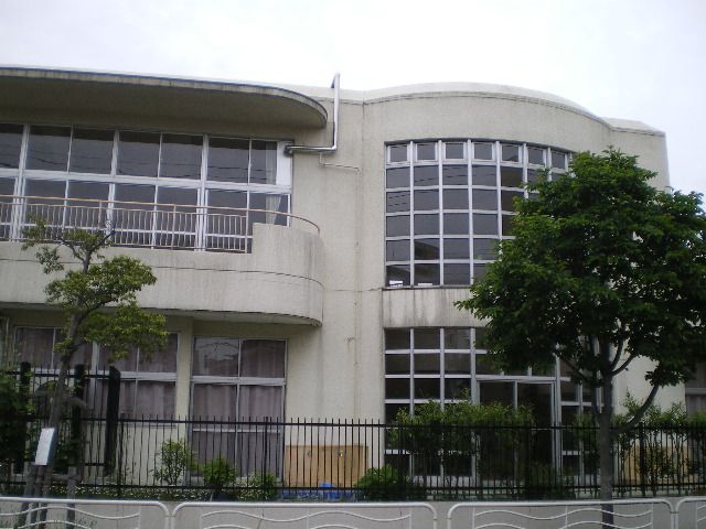 Primary school. Ward Katori up to elementary school (elementary school) 440m