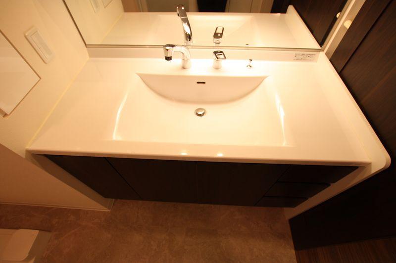 Wash basin, toilet. Stylish wash basin
