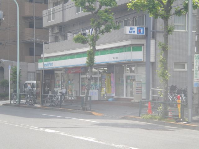 Convenience store. 70m to Family Mart (convenience store)