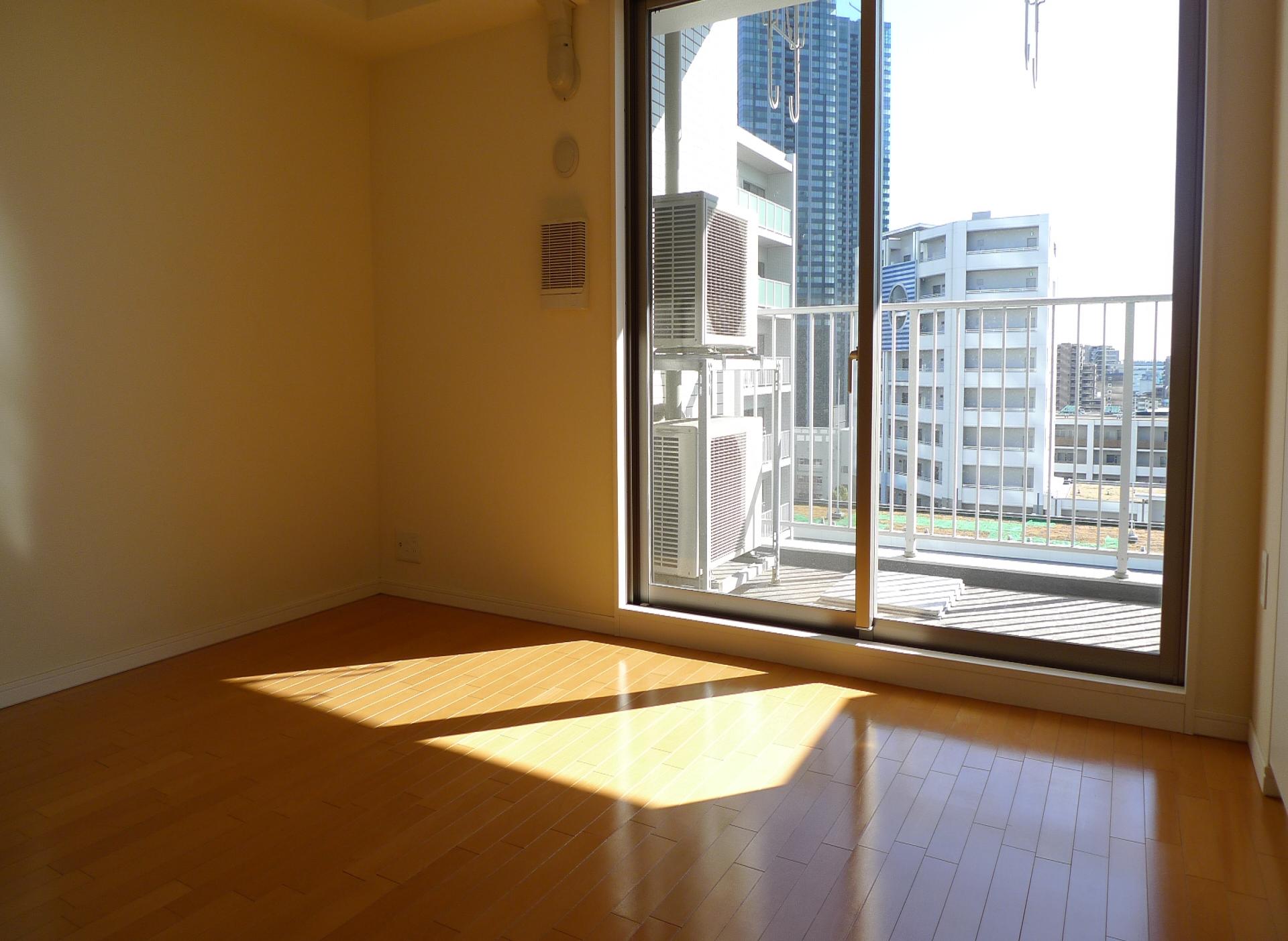 Living and room. Brokerage fee 0 key money 0 preview local pet. Close to pool ・ Gym ・ LaLaport