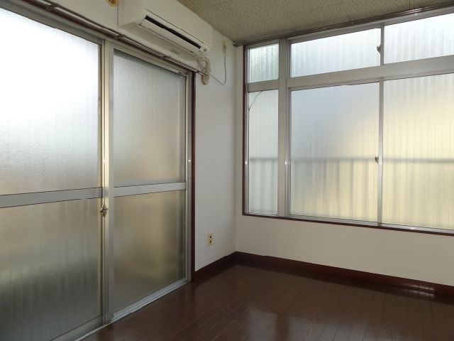 Living and room. Two-sided lighting is the room