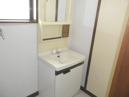 Washroom. It is an independent wash basin with cleanliness