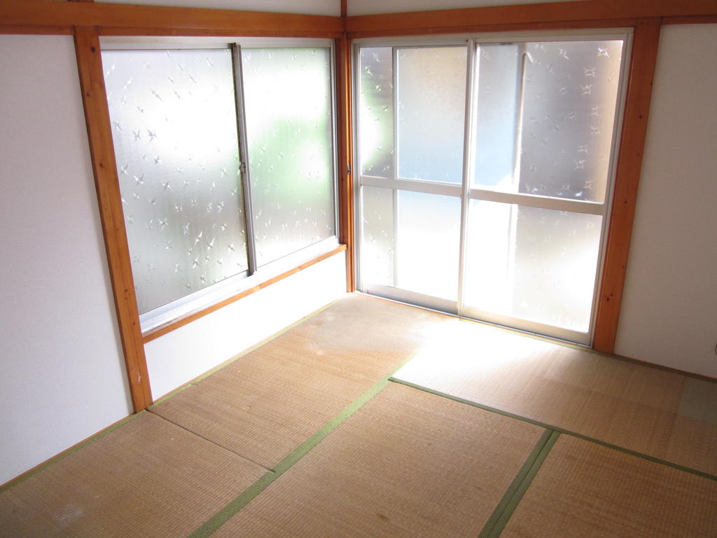 Other room space. First floor Japanese-style room 6 quires Southeast Corner Room