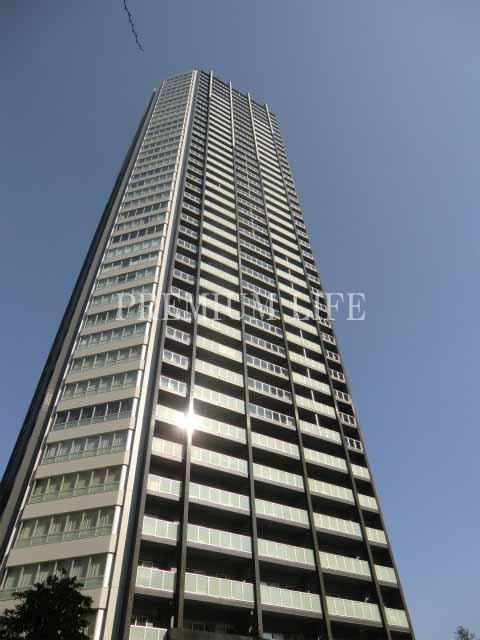 Local appearance photo.  [appearance] Total units 440 units of the big community. The rooms are located on the 40th floor part.