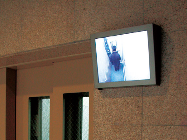 Security.  [Monitoring monitor with elevator (lease method)] Friendly security, It has established a monitor (with a recording device) to monitor the elevator inside of a state. (Same specifications)
