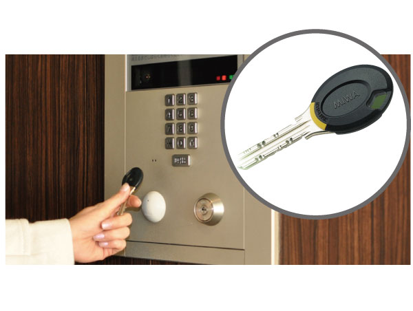 Security.  [Non-touch keys and dimple cylinder key] Auto-lock, Unlocking can be non-touch specifications only holding the key to the leader. It adopted a dimple key to prevent unauthorized copying. (Same specifications)