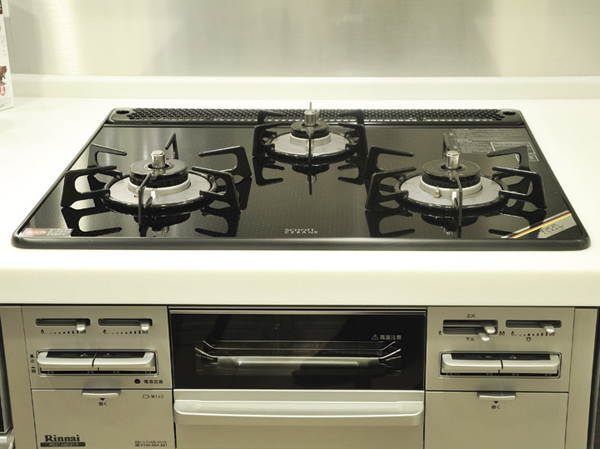 Kitchen.  [Glass top stove] Adopt a glass top plate that combines the functionality and design. Strongly to heat and shock, Easy to clean because the dirt is hard luck. There is a calm gloss elegance.