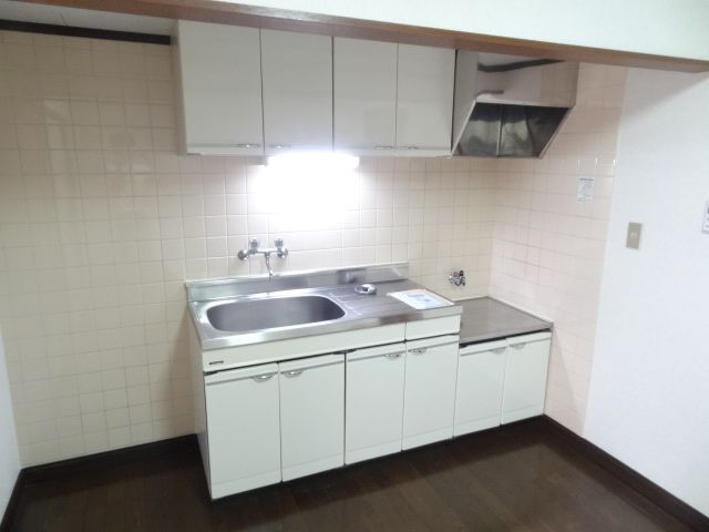 Kitchen. Gas stove can be installed