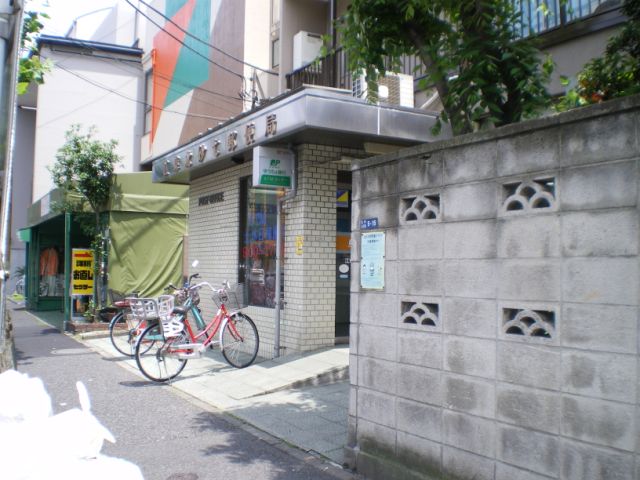 Convenience store. Family Mart (convenience store) to 200m