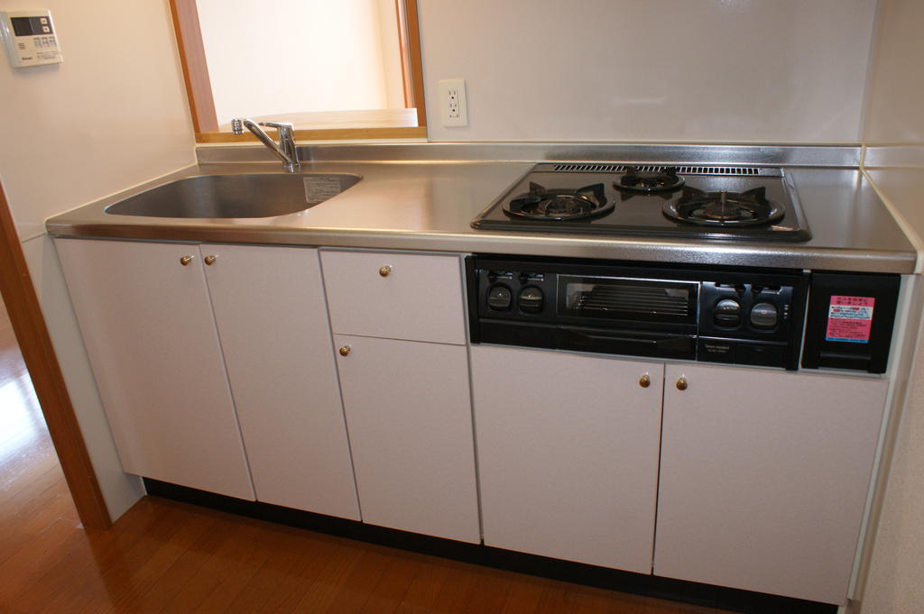 Kitchen. 3-burner stove ・ With grill!