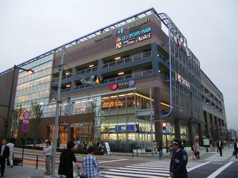 Shopping centre. 1200m until LaLaport Toyosu store