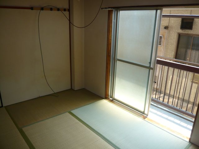 Living and room. Japanese-style room 6 quires