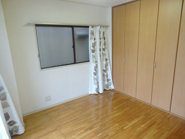 Living and room. It is with storage of Western-style 6 tatami. 