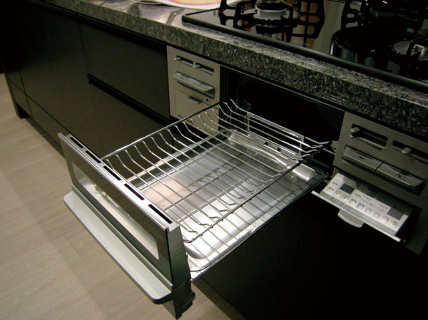 Kitchen.  [Anhydrous double-sided grill] Also you need to put the water in the tray, Without even flip the fish, Labor is a grill burning without.