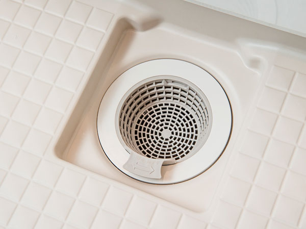 Bathing-wash room.  [Kururin poi drainage port] It generates a vortex in the remaining bath water, Catch together, such as hair on the force. Garbage is easily thrown away with one hand.