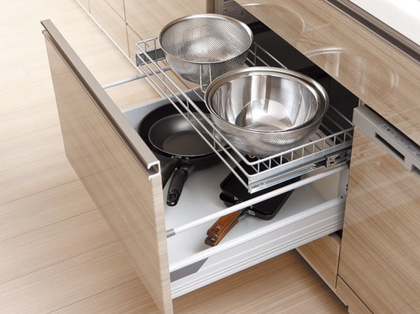 Kitchen.  [Slide stocker] Utensils and cooking small items such as pots and pans, In accordance with such as seasoning in space, You can efficiently storage.