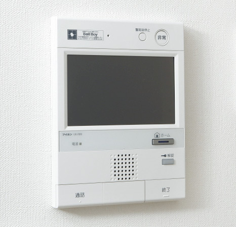Security.  [Intercom with color monitor] Check the visitor of the apartment entrance hall you can unlock from simultaneously color monitor and voice. Also it provides the ability to record a visitor at the time of absence. (Same specifications)