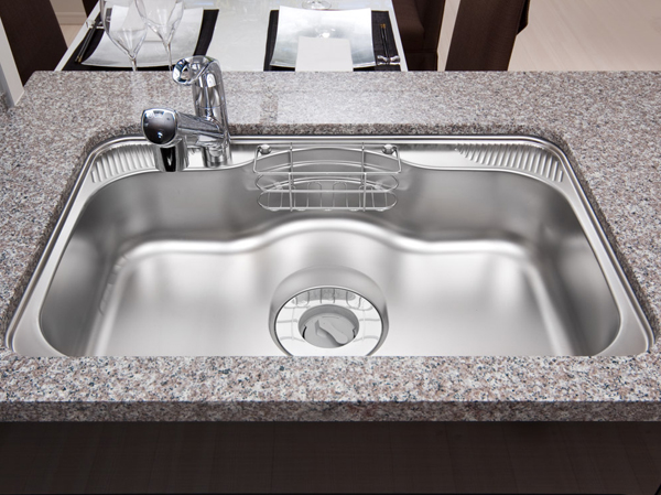 Kitchen.  [Quiet sink to reduce the sound to hit the water and tableware] By installing the damping material to the sink bottom, To reduce the harsh sound of when the shower water and tableware hits the sink, We care to such conversations reunion of families.