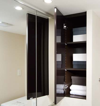 Bathing-wash room.  [Convenient linen warehouse for storage, such as towels and underwear] The powder room, Neat Maeru towels and underwear, etc., Prepare a linen cabinet. For example, after dressing or during bathing, Taken out immediately when you need what you need.